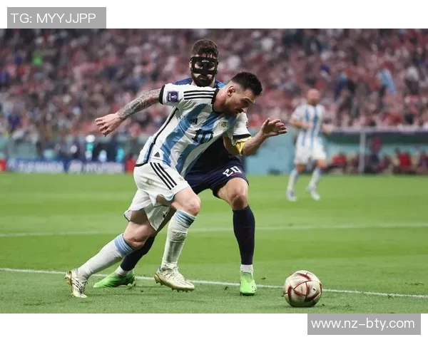 足球魔方新浪独家解析世界杯战术变化与球员表现的深度分析